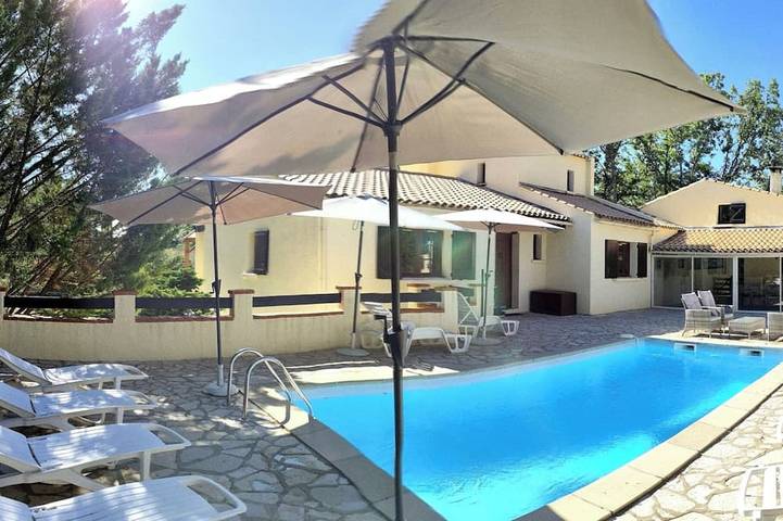 Location de vacances pour 15 personnes, avec jardin et terrasse à Martignargues