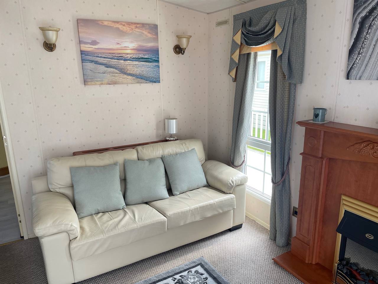 2 Bed Lodge Sleeps 5 - Pet Friendly, Parking in Skegness, Lincolnshire