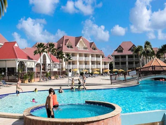 Gîte pour 6 personnes, avec jacuzzi et piscine ainsi que sauna et terrasse à Rivière-Salée - 3