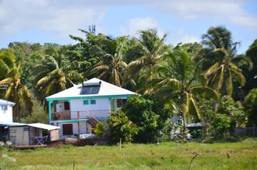 Gîte pour 2 personnes, avec vue ainsi que jardin et terrasse, animaux acceptés dans Plage de la Caravelle