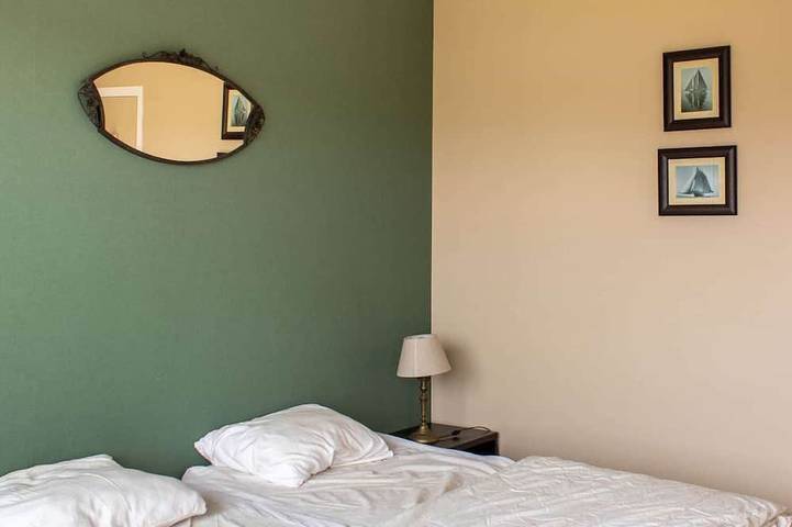 Ganze Wohnung, Sea-view apartment in Erquy 50 m from the beach | 4 guests | in Caroual, Erquy