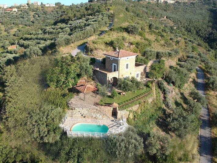Agriturismo per 5 persone, con Balcone e Terrazza nonché Giardino e Piscina a Santa Maria di Castellabate