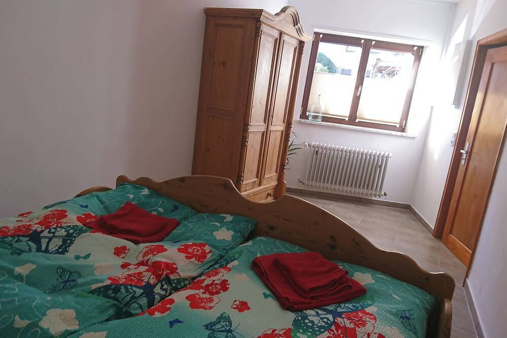 Ferienhaus in Gleisweiler mit traumhaftem Blick über die Rheinebene in Gleisweiler, Südliche Weinstraße