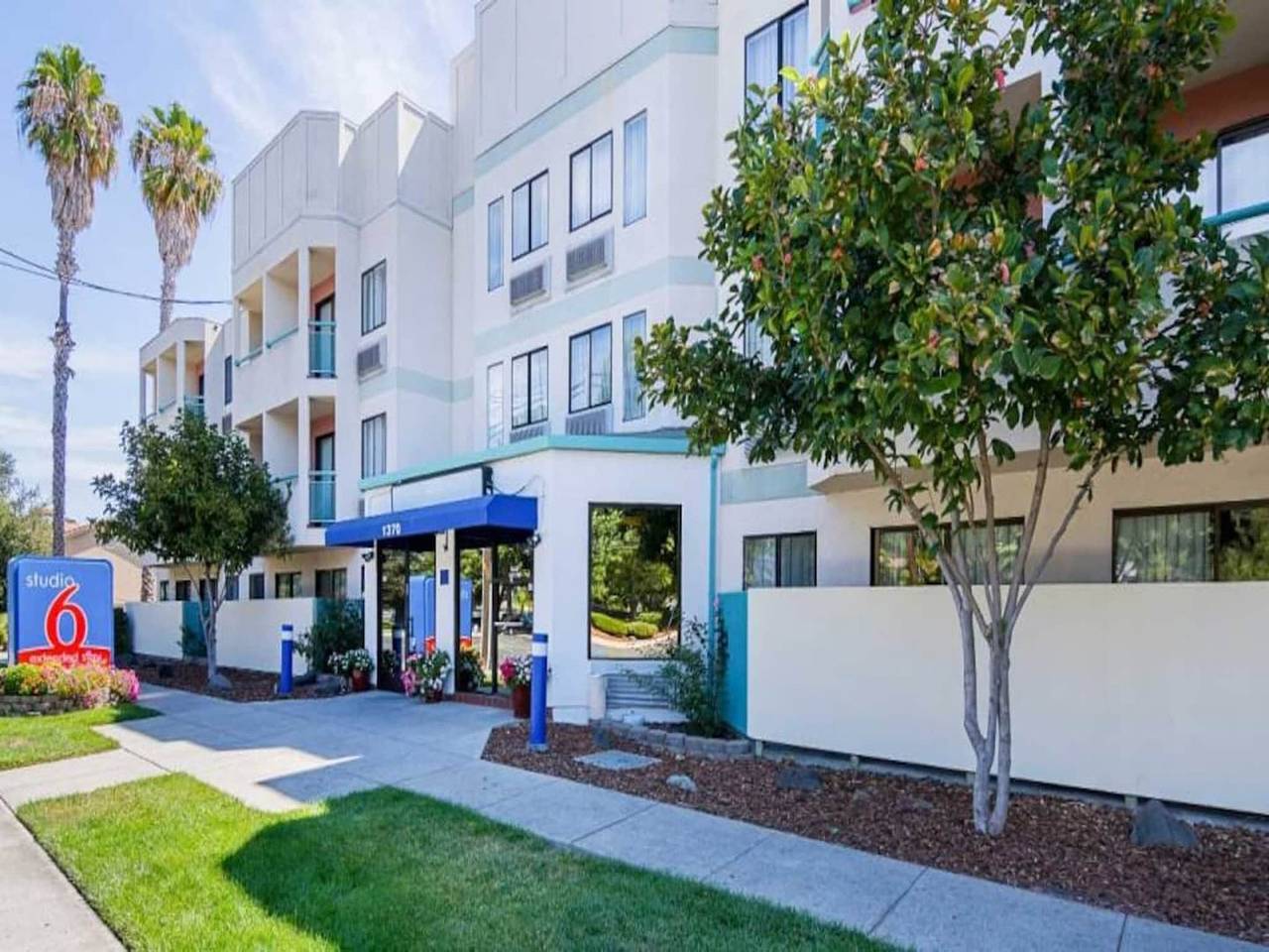 Ganze Wohnung, 1 Queensize-Bett | Mob Acc Ri Shwr Nsmk Micfridg in Concord (CA), Contra Costa County