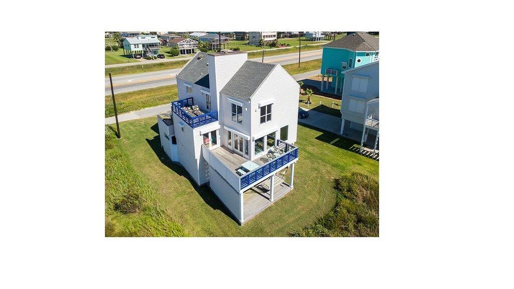 Ocean Front Beach House. Come and Enjoy The Sand, Sea, and Sun in Galveston Island, Galveston