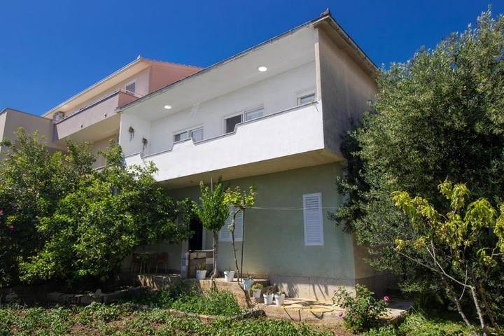 Apartamento entero, Apartamento para dos personas con una terraza Trogir A-25365-a in Trogir, Condado de Split-Dalmacia