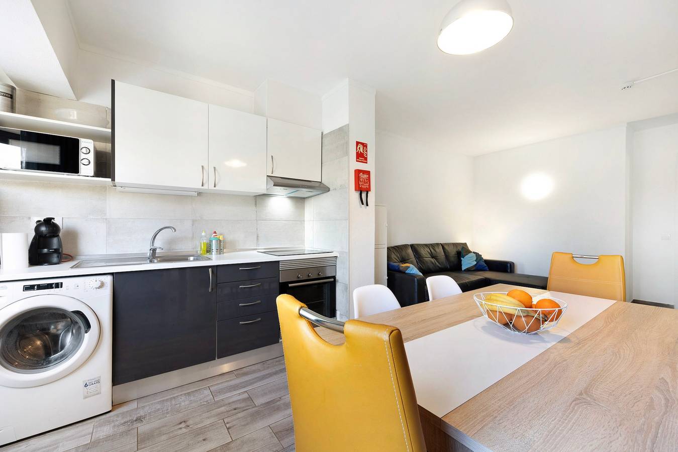 Ganze Wohnung, Ferienwohnung "Praia Da Rocha Mar Guest House" mit 2 Balkonen, gemeinsamer Terrasse und Wlan in Praia da Rocha, Portimão