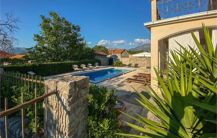 Ferienhaus für 6 Personen, mit Garten und Pool sowie Terrasse in Montenegro - 4