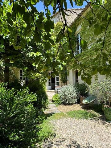 Chambre d’hôte pour 2 personnes, avec jardin ainsi que piscine et vue, animaux acceptés à Gordes