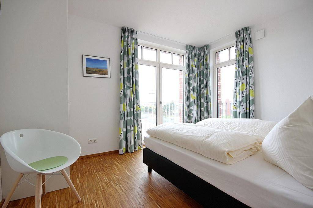 Ganze Wohnung, Tolles Ferienapartment mit großem, sonnigen Südbalkon - nur 100 m zum Strand! in Wangerooge