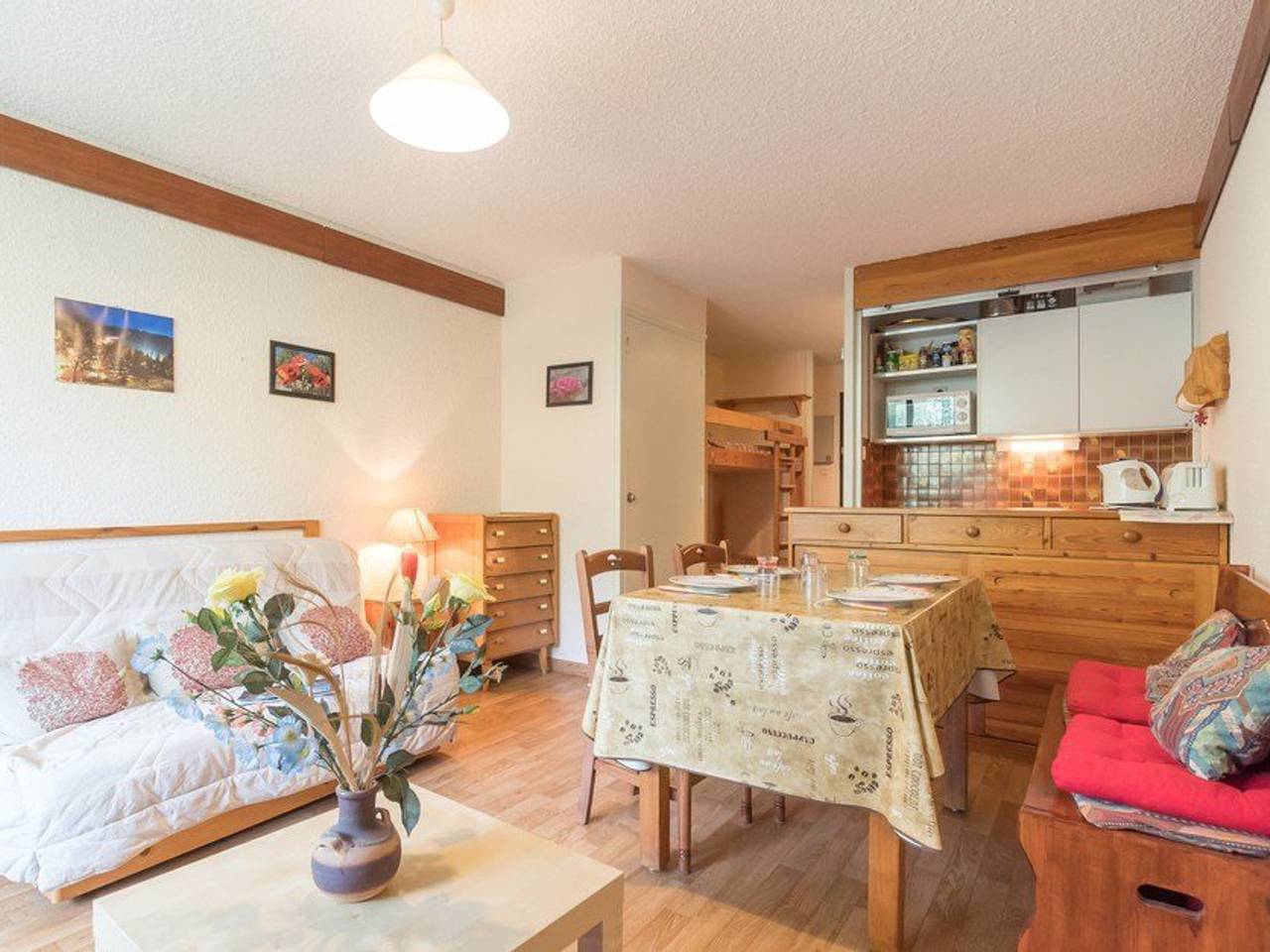 Entire apartment, Cozy Ski Getaway for 4 in Chantemerle, Serre-Chevalier - Parking, Fully Equipped Kitchen in Saint-Chaffrey, Serre Chevalier