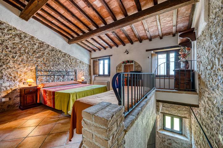 Farmhouse 'Casale Storico Xvii Sec - Tulipano' with Mountain View and Shared Pool in Giano dell'Umbria, Perugia Province