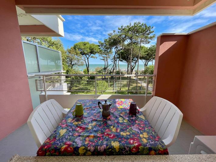 Ferienwohnung für 7 Personen, mit Balkon/Terrasse und Meerblick sowie Ausblick in Porto Santa Margherita