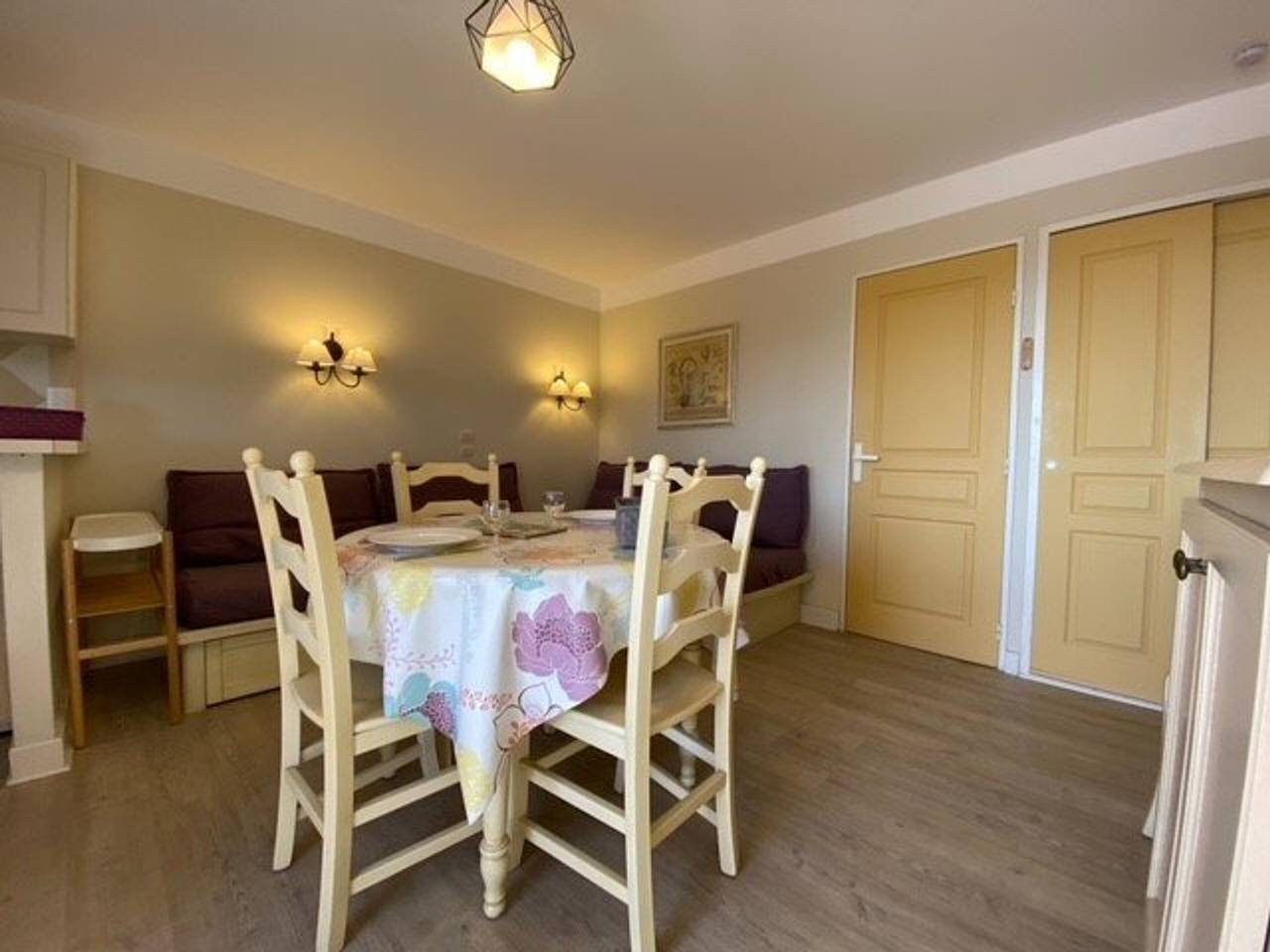 Entire apartment, T3 cabin in Les Issambres with pool and parking in Roquebrune-sur-Argens, Draguignan region