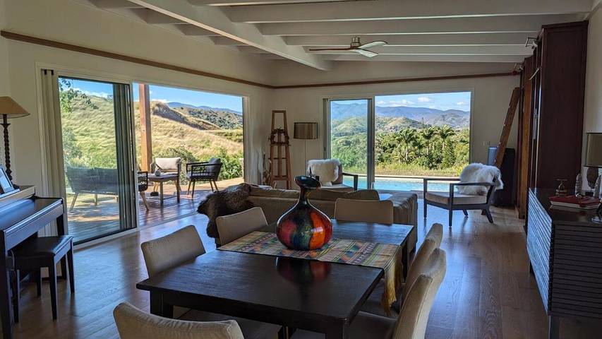 Location de vacances pour 7 personnes, avec piscine ainsi que vue et jardin à Bourail - 4