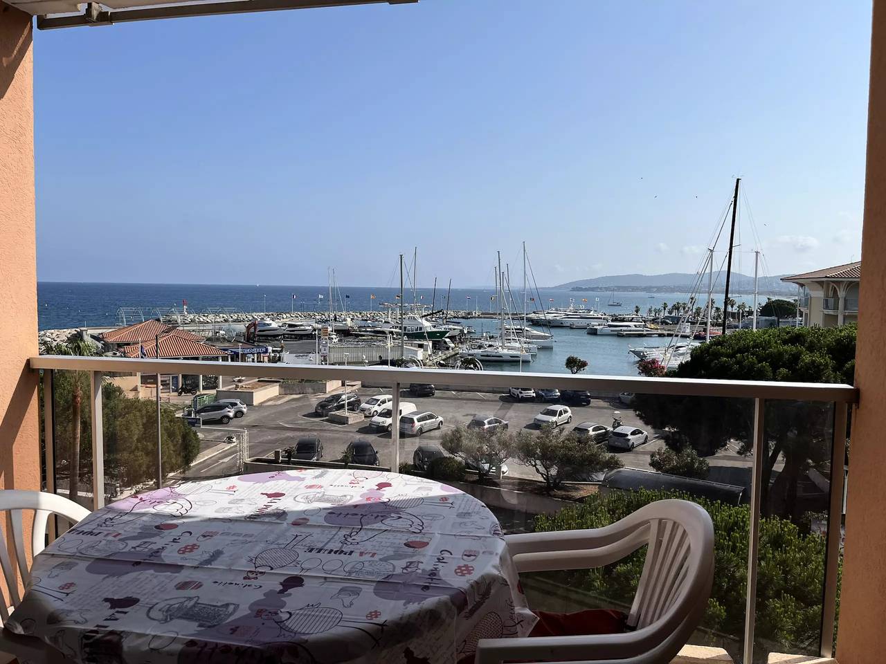 Appartement entier, Le Capitole T2/3, 40m2, 4 personnes, vue mer excep in Fréjus Plage, Fréjus