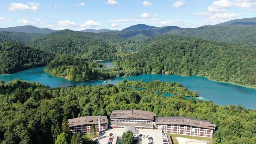Hôtel pour 2 personnes, avec Terrasse ainsi que Jacuzzi et Sauna dans Plitvička Jezera