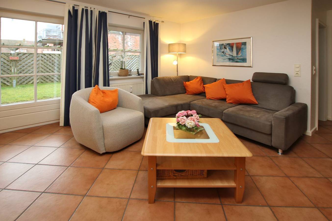 Ganze Wohnung, Ferienwhg. mit 3-Zimmern, ca. 60m², im Zentrum von Wyk, sehr ruhig gelegen. in Wyk auf Föhr (Stadt), Wyk auf Föhr