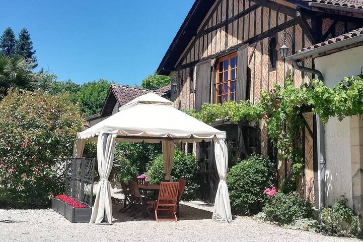 Gîte pour 10 personnes, avec sauna et jardin, animaux acceptés