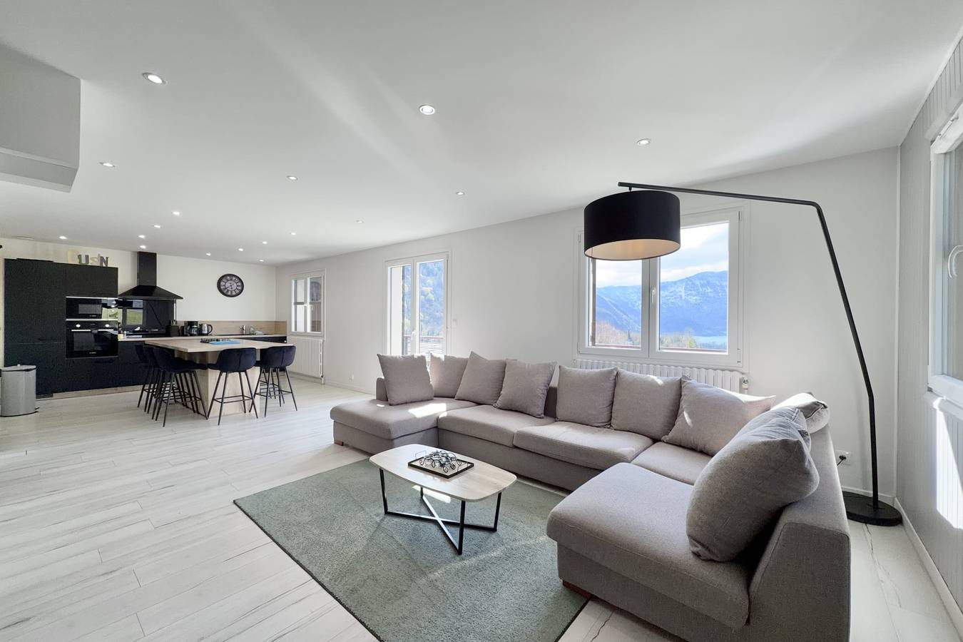 Comfortable Chalet - View of Lake Aiguebelette in Nances, Chambéry region