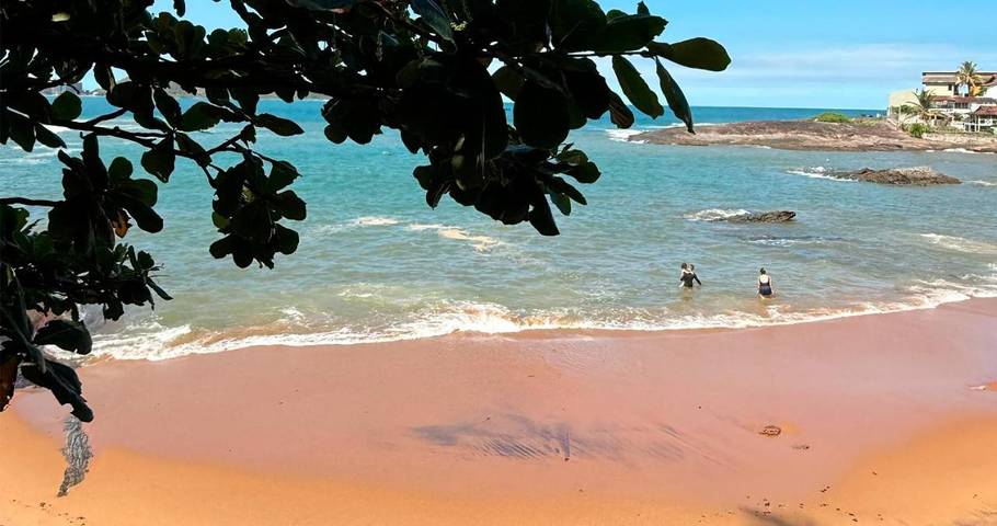 Casas e apartamentos de temporada para 9 pessoas, com balcão e vista, adaptado a crianças em Guarapari