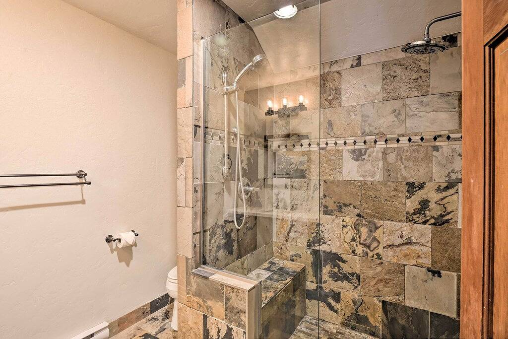 6 Mi to Breck Resort: Family Cabin w/ Game Room in Blue River, Summit County