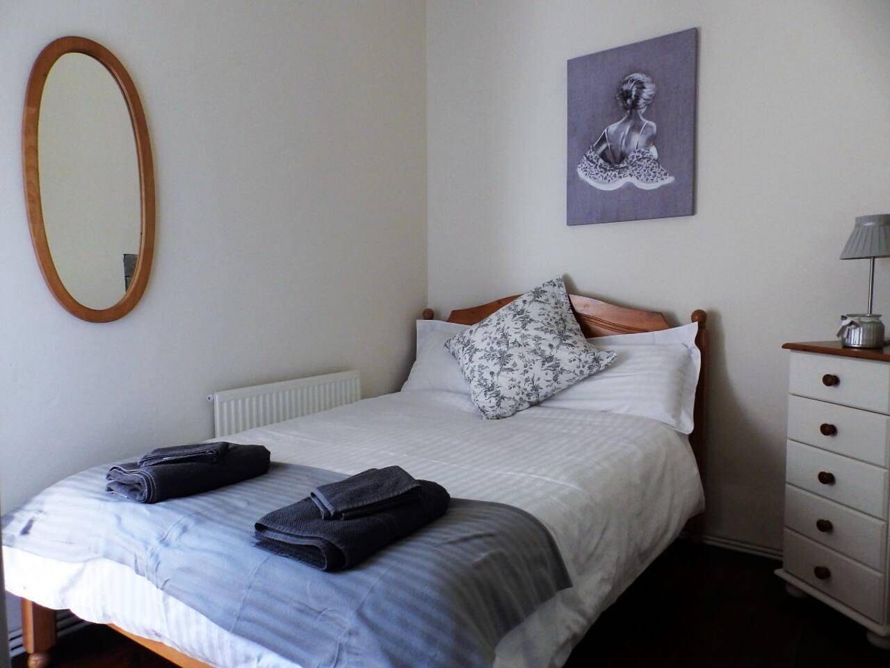 6-Bed Farmhouse, Sleeps 13, Pool & Pet Friendly in Saint-Sauveur-de-Carrouges, Parc naturel régional Normandie-Maine