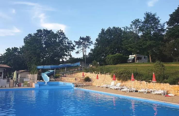 Camping pour 5 personnes, avec Piscine et Vue dans le Lot-et-Garonne - 2