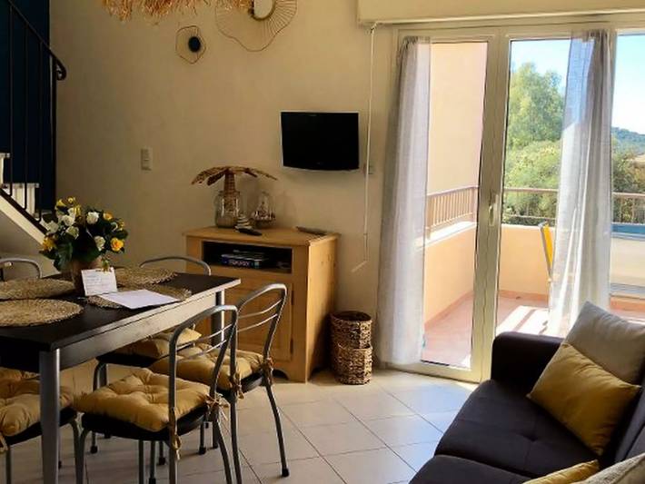 Appartement de vacances pour 6 personnes, avec piscine et jardin