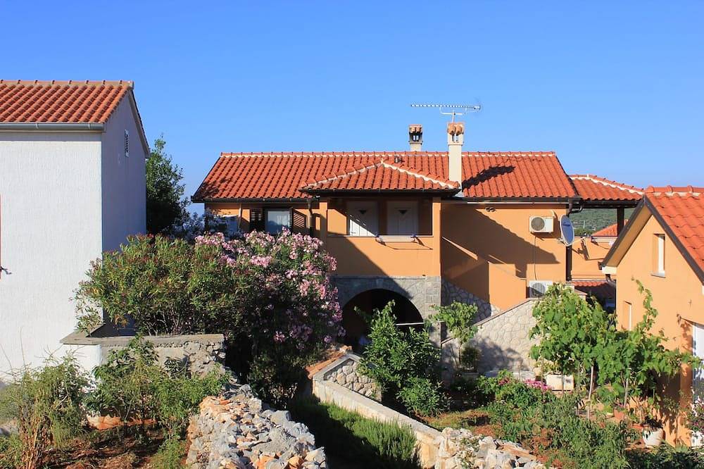 Ganze Wohnung, 2-Zimmer-Ferienwohnung mit Terrasse Ilovik, Losinj (A-8078-a) in Lošinj
