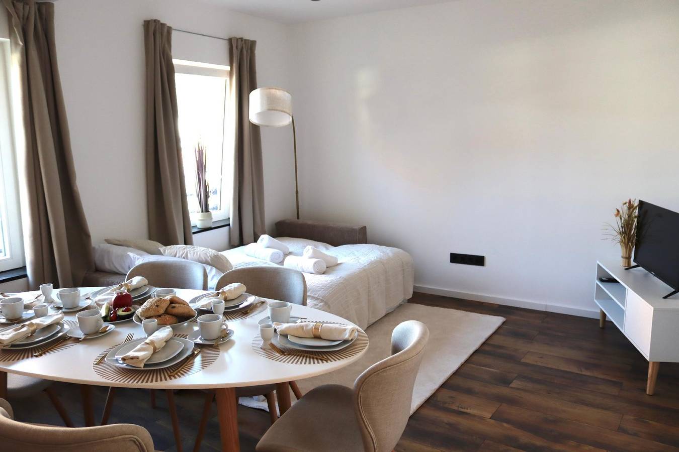 Ganze Ferienwohnung, Charmante Ferienwohnung mit großer Dachterrasse und Wintergarten in Gau-Algesheim, Rheinhessen