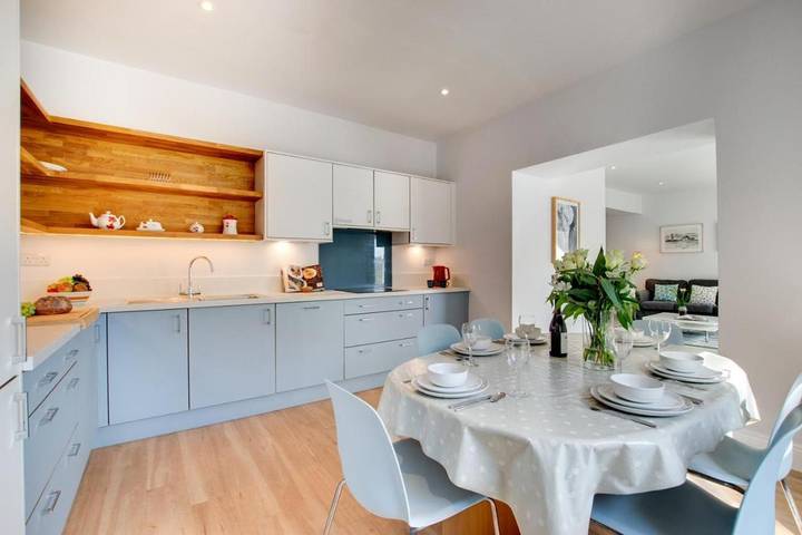 Holiday rental for 6 people in Porthcurno