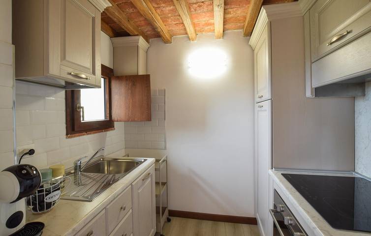 Accogliente appartamento con 2 camere da letto, Wi-Fi, aria condizionata, cucina e parcheggio a Buti in Buti, Pisa e dintorni