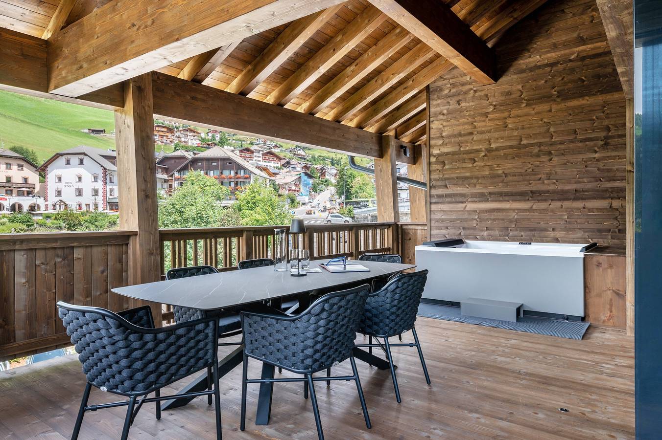 Ganze Wohnung, Villa Sofia Ferienwohnung 'I' mit Bergblick, privater Terrasse und Wlan in Plan da Tieja, Wolkenstein