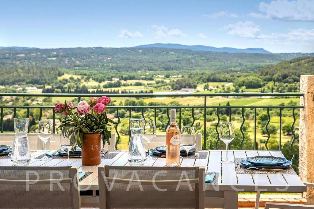 Townhouse with large pool and view in Callian in Callian, Region de Draguignan