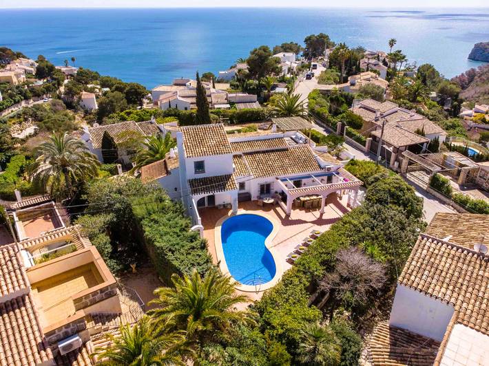 Chalet para 8 personas, con piscina además de jardín y vistas al mar, Se admiten mascotas - 1