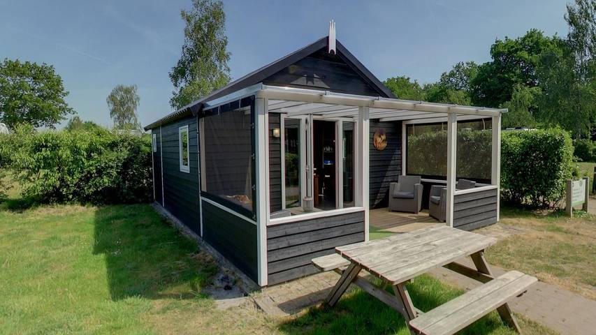 Vakantiewoning voor 5 personen, with terras and zwembad as well as uitzicht op het meer, met huisdier in IJhorst