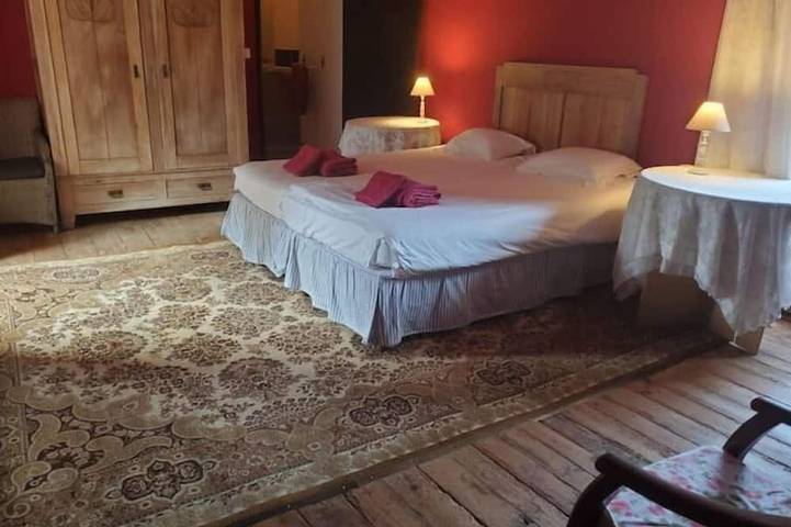 Gîte pour 18 personnes, avec Jardin à Teillet