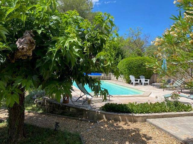 Gîte pour 2 personnes, avec vue ainsi que jardin et piscine à Alès - 2