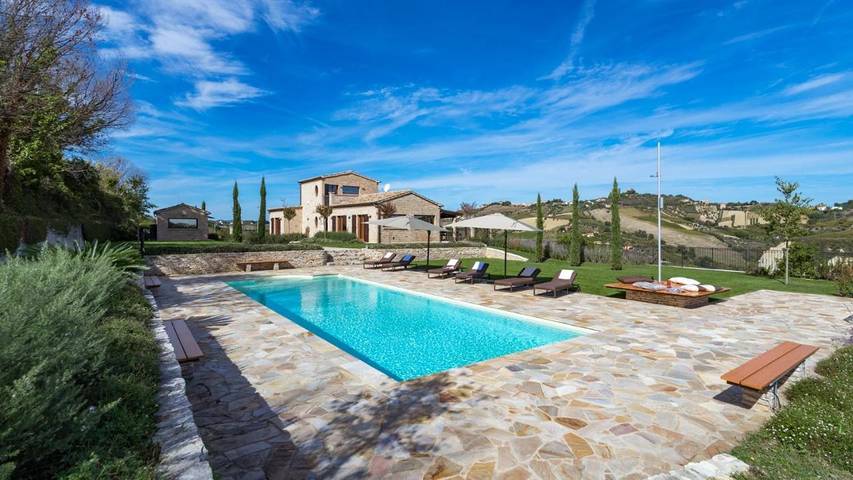 Casa vacanza per 8 persone, con giardino e piscina in Monteprandone