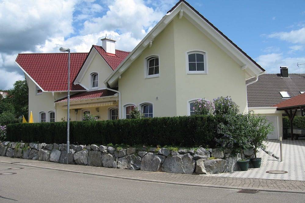 Ganze Wohnung, Ferienwohnung Vogesenblick, 50qm, 1 Schlafraum - Ferienwohnung Kunst in Europa-Park, Mahlberg