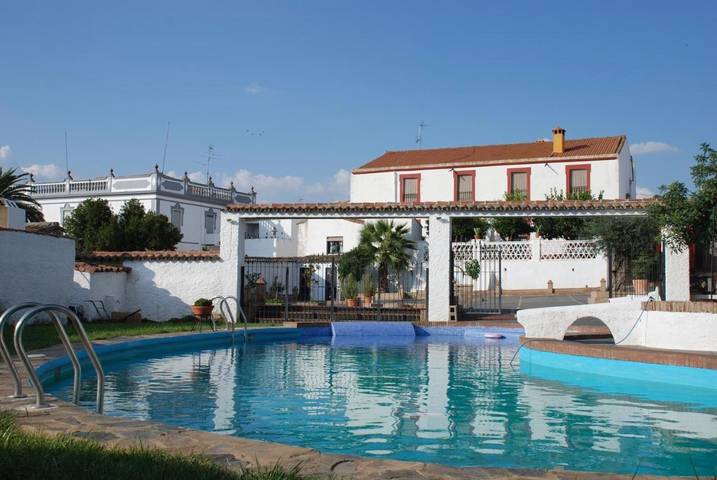 Hotel para 3 personas, con jardín además de piscina y jacuzzi en Tentudía - 2