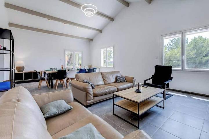 Entire apartment, Spacious Countryside Villa with Heated Pool – Peaceful & Family-Friendly in Velaux, Mediterranean Coast (France)