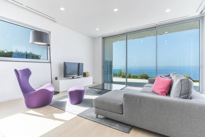 Location de vacances pour 6 personnes, avec jardin et piscine ainsi que vue et vue sur l’océan dans Estreito da Calheta - 4