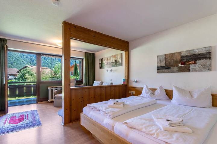 Ganzes Studio, Studio Bergblick mit Bergblick, Balkon & Wlan in Inzell, Bayerische Alpen