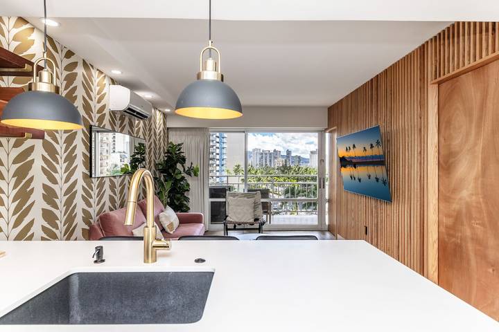 Ferieleilighet for 3 personer, med hage og balkong i tillegg til badebasseng, barnevennlig i Waikiki