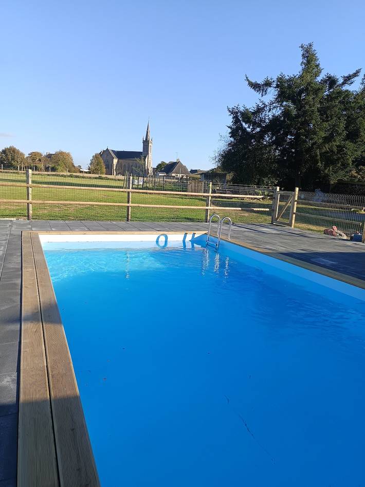 Chambre d’hôte pour 2 personnes, avec terrasse et jacuzzi ainsi que piscine et jardin en Cotes-d'Armor