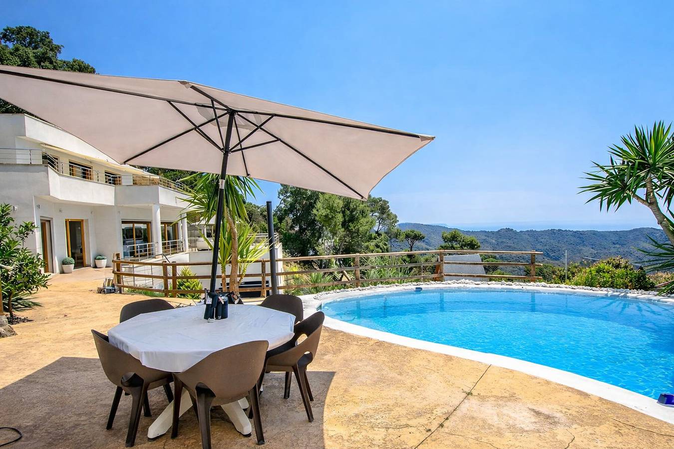 Magnificencia moderna, a pocos km de la playa! in San Cipriano de Vallalta, Costa del Maresme