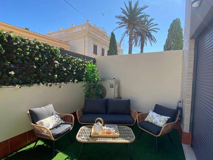 Apartamento para 4 personas, con jardín y jacuzzi en La Malvarrosa