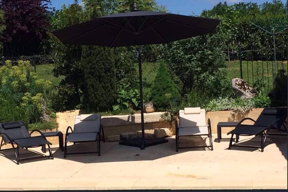 Petit Vue Vert - Gîte 1 chambre avec piscine chauffée en bordure d'un village médiéval in Puy-l'Évêque, Quercy